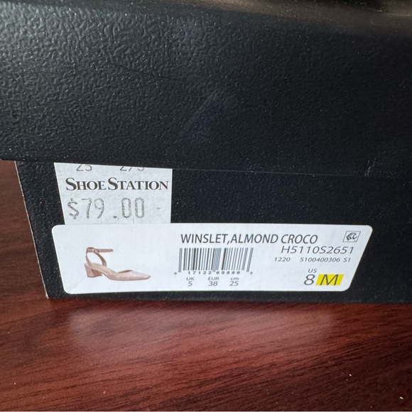 Naturalizer Women's Beige Croc-Embossed Heels - Picture 2 of 6